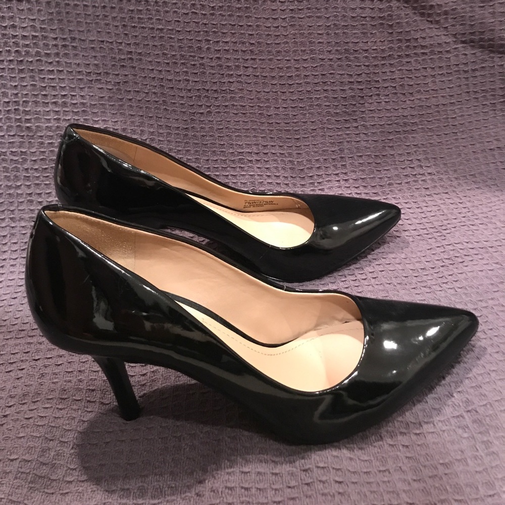 7.5 Wide Black pumps 3 inch